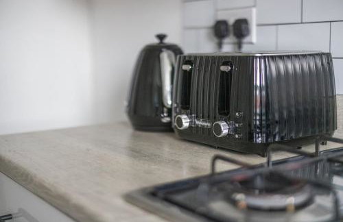 Newcastle Spacious 3-bedroom Semi-detached House with Parking, Sleeps 8, by URBAN PINNACLE STAYS - Foto 36