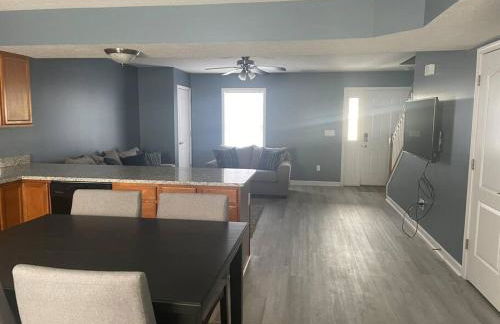 Beautiful 3 BR Townhome - Recently Updated! - Foto 9