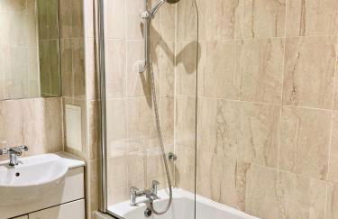 VIPAbodes at Woking Central - Photo 21