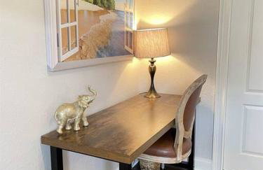 Luxury Heated Pool Home, Hot tub, King bed suite - Foto 24