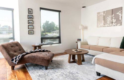 Chic SD Basecamp - Walk to Downtown - Foto 10