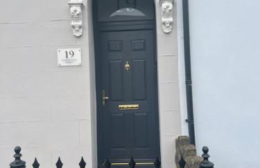 The Lily Pad - Boutique Townhouse, a short walk to Town Center and Racecourse - Photo 32