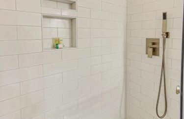 5 Min to Beach—King Beds - Photo 28