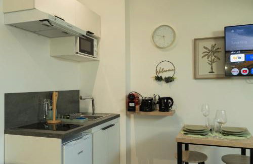 CitizenHouse Anzin - 4 Studios - 15 à 36m2 - Jardin - Terrasse - Accès autonome - WiFi - Netflix - Foto 35