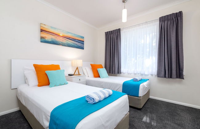 Seascape Holidays – 3 Reef Terraces on St Crispins - Foto 2