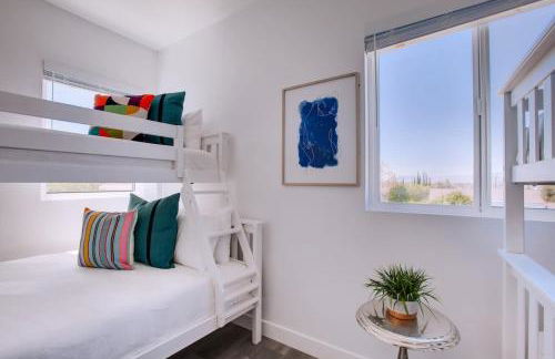 Luxury Townhome with Gated Parking and Private Balcony - Photo 17