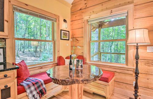Romantic Asheville Area Cabin with Deck and Hot Tub! - Foto 10