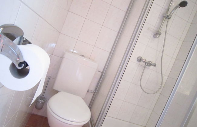 Luxurious Countryside Holiday Home With Pool - Photo 25