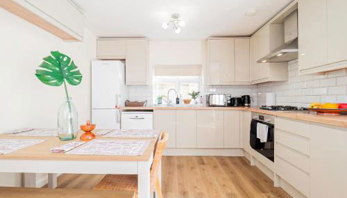 Modern 3-Bedroom 2-Bathroom Flat with Garden at Hanwell - Foto 2