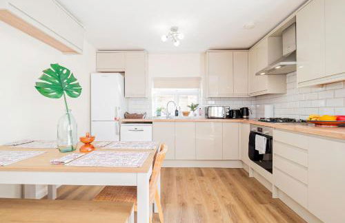 Modern 3-Bedroom 2-Bathroom Flat with Garden at Hanwell - Foto 2