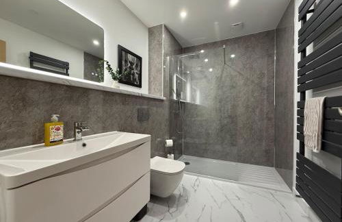 The Drapers - by Caithness Luxury Apartments NC500 - 4 Bedroom Luxury Central NC500 Apartment-Sleeps 8- Sleeps Work teams upto 4 & holiday makers upto 8 - BUDGET FRIENDLY FOR LONG STAY TRADES - CONTACT US - - Foto 15