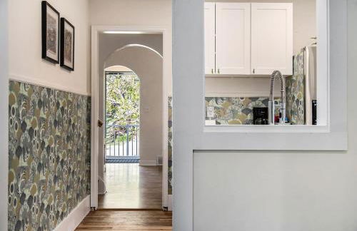 Bright & Stylish 4BR Spot - Close to Downtown Fun - Foto 14