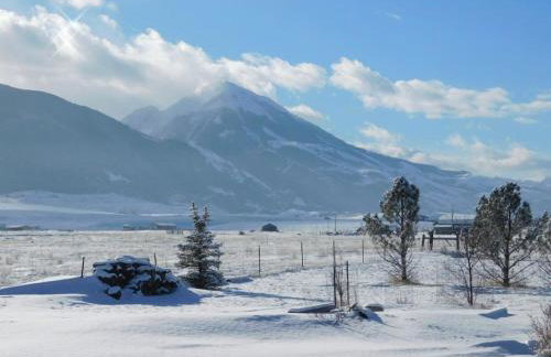 Chico Peak cabin nr Yellowstone,Chico Hot Springs - Foto 1