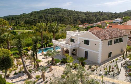 Aurora Lukorana - Photo 2