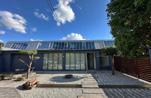 Design-Ferienhaus mit Garten, Kino & 5 Schlafzimmern - Foto 29