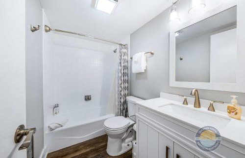 YOUR New Luxury Lakeview Condo w Pool Access - Foto 11