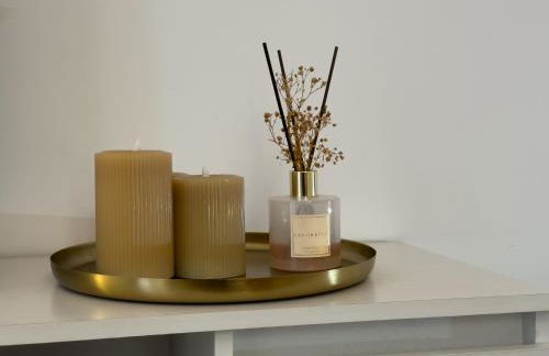 Central Studio - Bright & Modern - Private Terrace - AirCon - Near Train & Beach - Foto 33