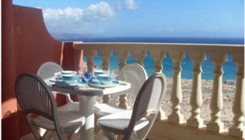 Beach front apartment with stunning ocean views! - Photo 2