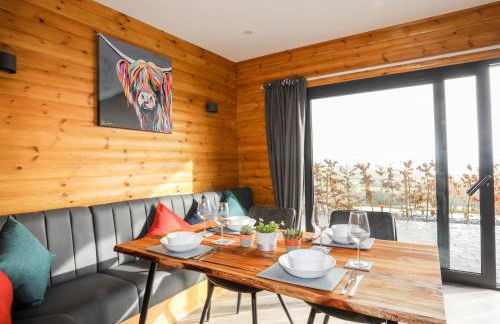 Hilltop Lodge - Photo 5