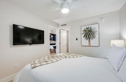 Sleek Coastal Abode 1 Block to Naples Beach! - Photo 13