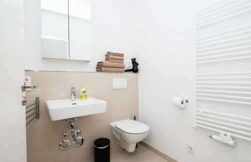 2 Bedroom Mauerpark-Apartment, Berlin Mitte View calendar - Foto 57