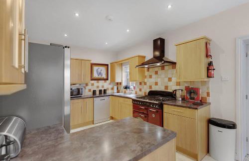 Seven Space - 7 Bedroom Home with Large Garden & Hot Tub - Foto 23