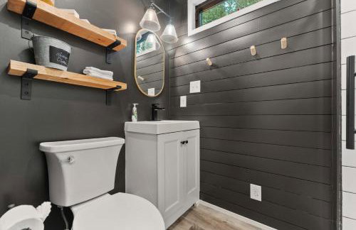 Stunning 2-Story Container Home with Rooftop Terrace - Foto 13