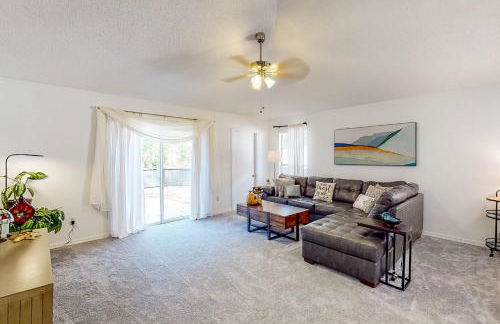 Families with Pets! Home Near Orlando Theme Parks - Photo 4