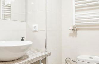 Family-Friendly Home in Central Barcelona 4BDR - Photo 10
