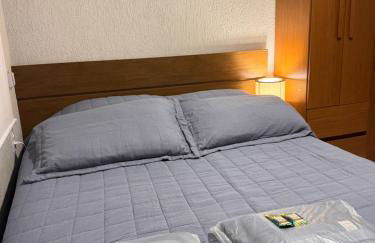 Cantinho Submarino, aproximadamente 10 minutos caminhando até a praia do Forte, com Ar condicionado - Photo 3