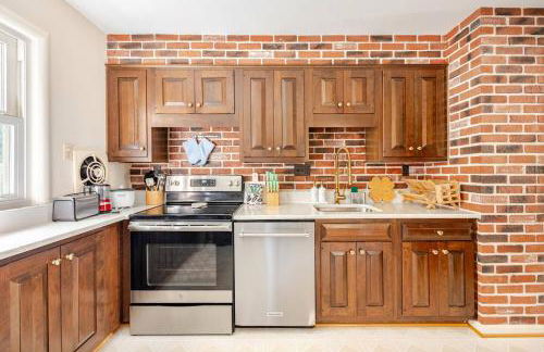 3BR Home - Free Parking-WiFi Kitchen Laundry-Kids Friendly-Near DC & Downtown & Metro-Patio & Deck - Foto 18