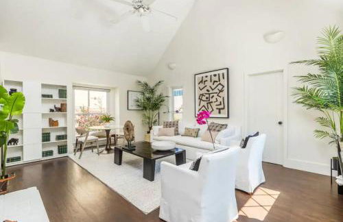 Chic Beach Bungalow 3 Blocks from the Sand - Foto 16