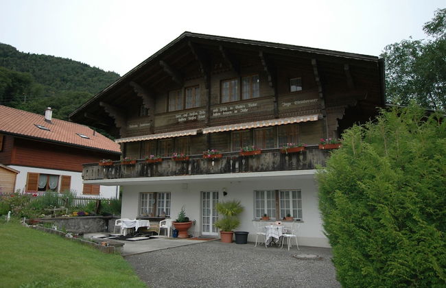 Pristine Home in a Charming Village, Large Grassy Sunbathing Area, View of the Mönch and Jungfrau - Foto 14
