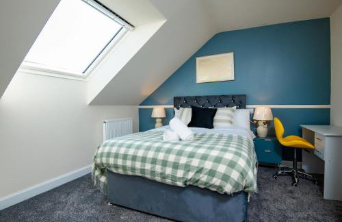 Luxury 5BDR with City Access, Free Parking and Wi-Fi - Photo 18