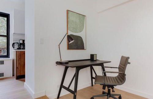 Blueground Midtown E wd doorman nr E River NYC-1527 - Photo 4