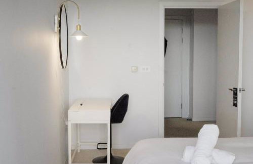 High Floor Modern 1BR Stunning Views Balcony Portable AC Free Parking - Photo 7