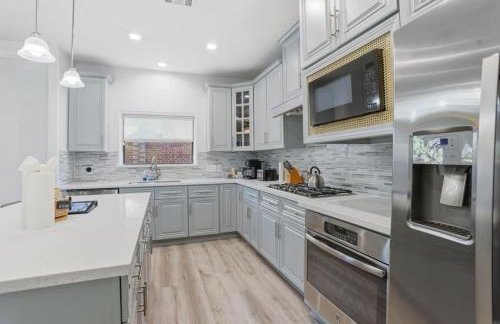 O18A Spacious 3BR Sleeps 10 Two Living Areas Houston - Foto 29