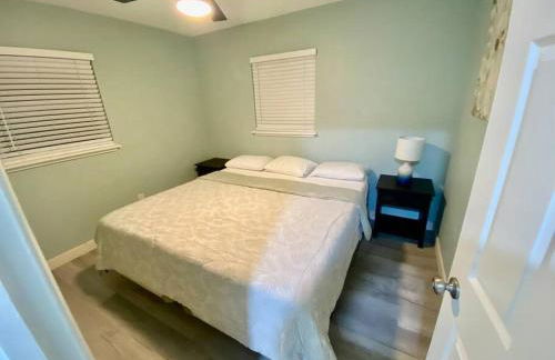 Serene renovated oasis near downtown area - Photo 23