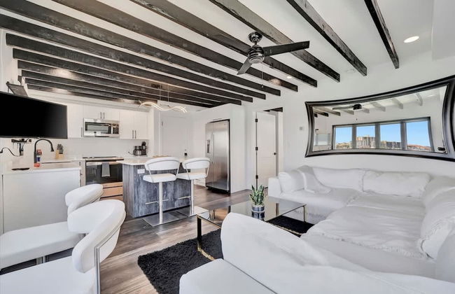 The Aura a Luxury Waterview Condo Heated Pool - Foto 15