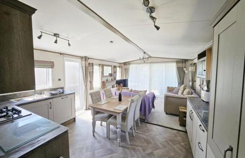 Still Waters Luxury Retreat with Hot Tub -Tattershall Lakes - Foto 21
