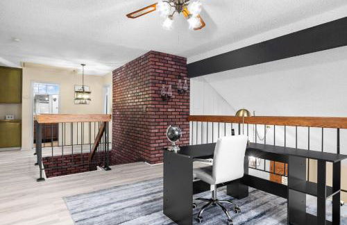 Mira Mesa Family Retreat 4BR with Balcony and Firepit - Photo 56