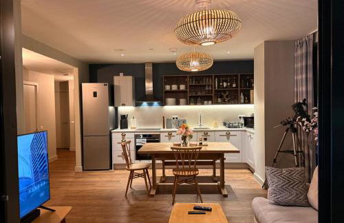 Luxury Private Room with Living Area Wembley Stadium View - Photo 26