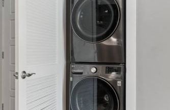 Only 4 Miles to Broadway with Free Parking and TVs in Bedrooms - Foto 40