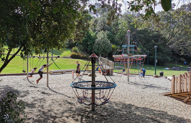 Brand New 5BR home with view of the sea - Photo 48