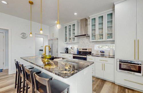 Modern Living in Texas! Home 2 Blocks to Lake LBJ - Foto 5