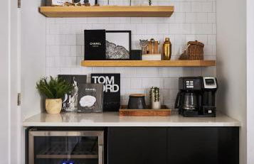 Stylish 3 Bed Retreat, Rooftop, Parking, Sleeps 10, Ensuite Baths, Bunk Room, Gourmet Kitchen, Cozy Living Space, Rooftop Views & Fire Table, Near Downtown, Distilleries & Marathon Village, 24 Hr Hospitality - Foto 17