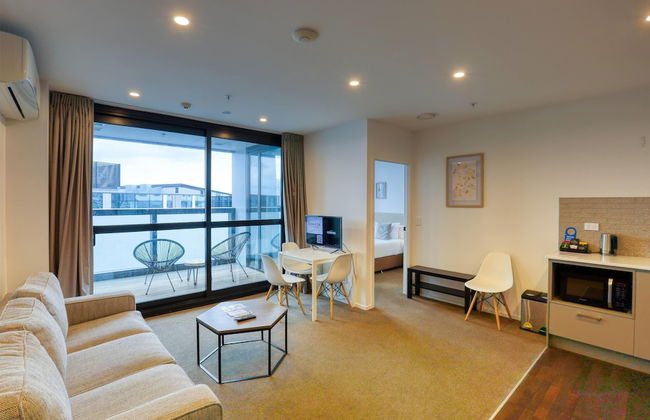 Ramada Suites By Wyndham Victoria Street West - Photo 26