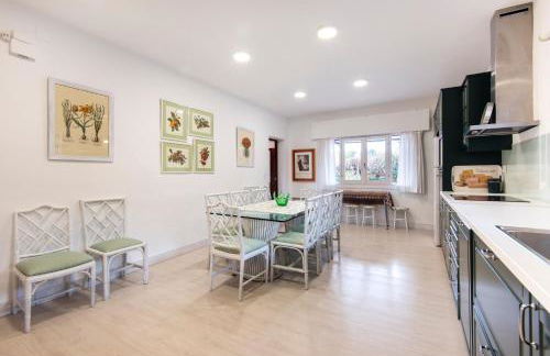 Queen Fabiola Villa, spacius home with private Pool in east Malaga - Photo 24