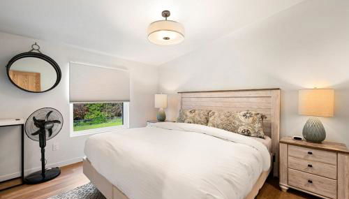 New Baileys Harbor Home, 1 block DT with Huge Yard - Foto 4