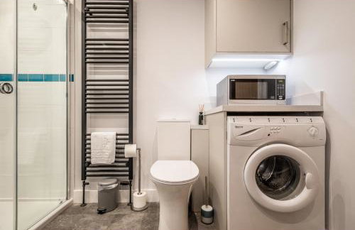 4 Bed Retreat with Balcony & Estuary views - Photo 25